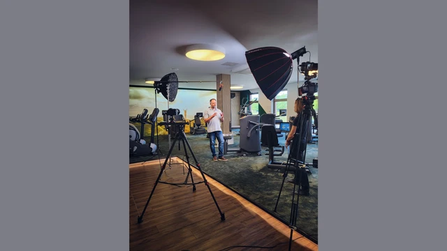 twohands media