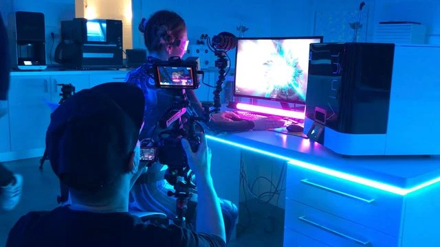 twohands media