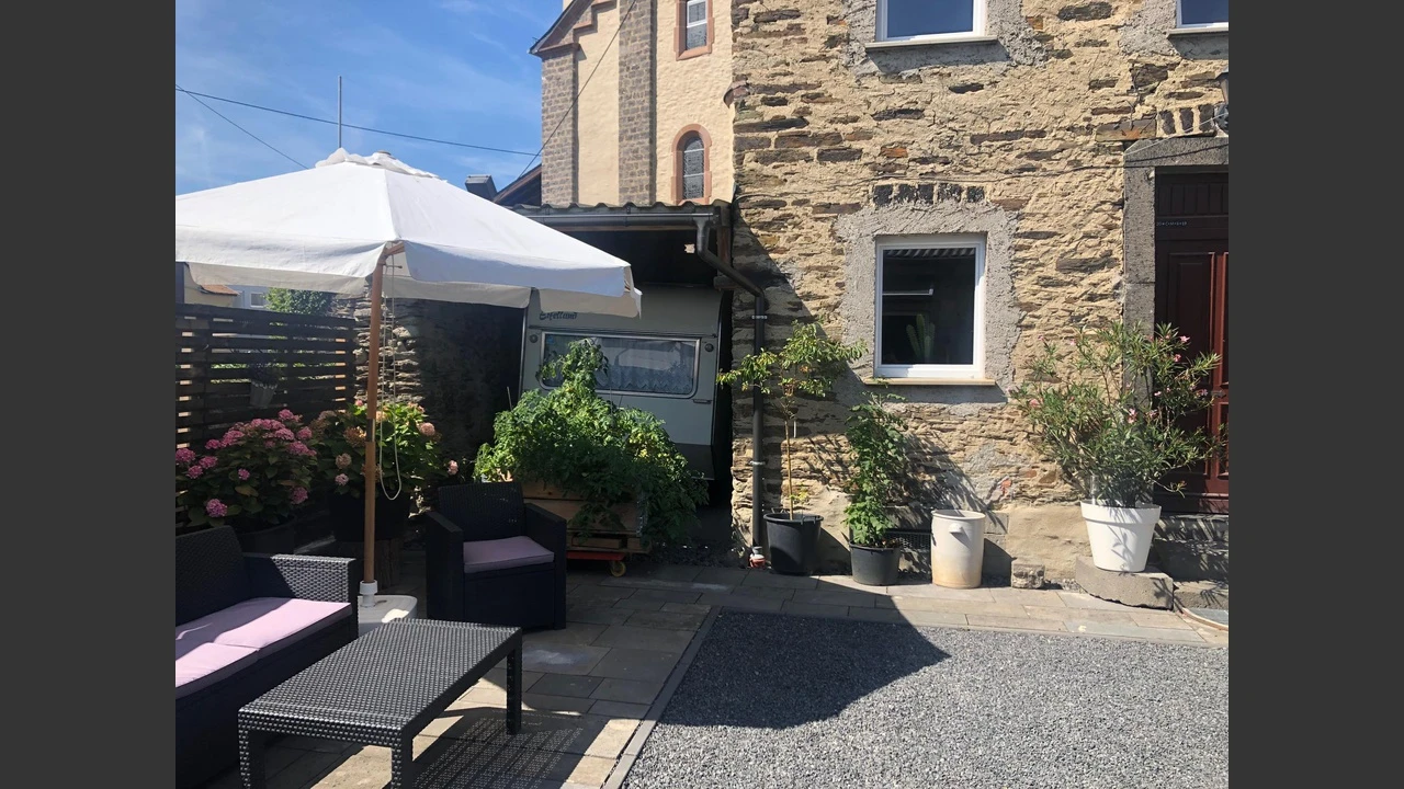 Modernes Büro / Atelier / Designstudio in einem alten Kuhstall - Bild 2