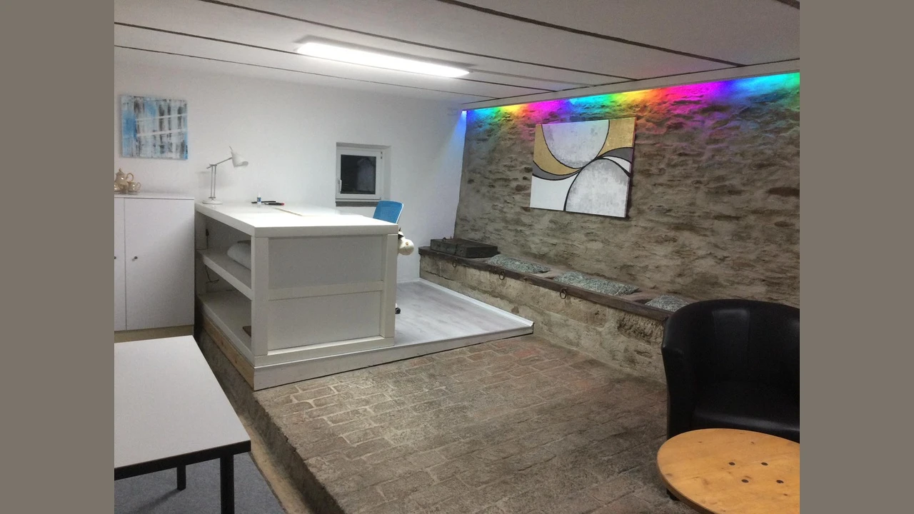 Modernes Büro / Atelier / Designstudio in einem alten Kuhstall - Bild 4